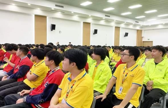 赋能职场成长 培育复合人才——青华模具学校职业素养课程圆满开展