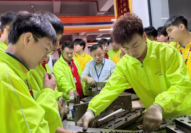 供不应求！青华模具学校学员为何成企业争抢的“香饽饽”？