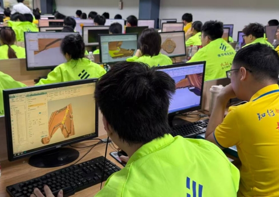 学员刚毕业就被抢空！青华模具学校学员为何持续供不应求？