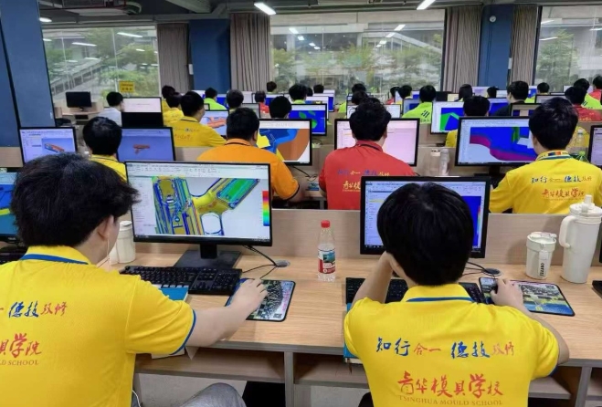 为什么很多家长愿意送孩子来学模具？看完你就懂了