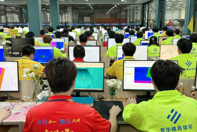 99年小伙逆袭！学模具手艺创业，全款拿下45万奔驰