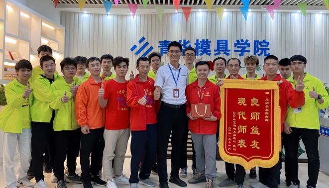 30+从零学技术，他靠一台CNC开启了自己的事业