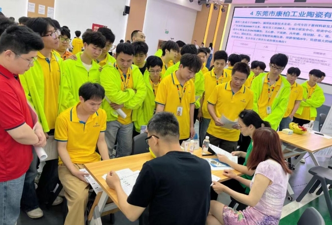 青华模具学员张同学：从钳工逆袭为生产经理，月薪达1.5万元