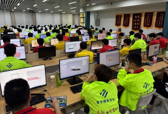 以月考为尺，丈量每一步成长的重量