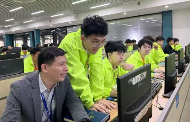 从零基础小白到职场新秀，他用几个月改写了自己的职业方向