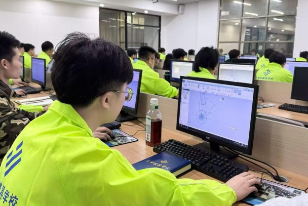 试用期 8500！刚毕业就拿下产品编程岗