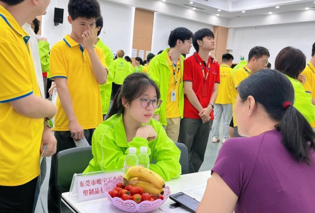 18岁的她，终于学有所成，奔赴光亮
