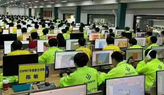 毕业即迷茫？不用拼学历，一门硬技能稳住未来