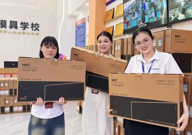 硬核硬件升级！200台全新学员电脑到位！给学员超赞学习体验