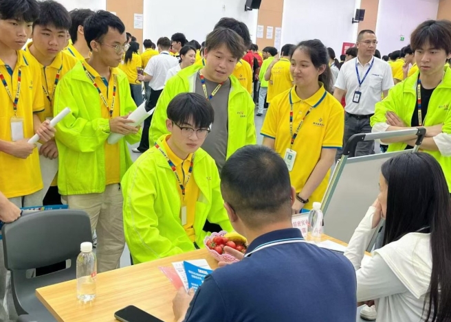 AI智造浪潮来袭，青华模具学校为青年搭建逐浪成长码头