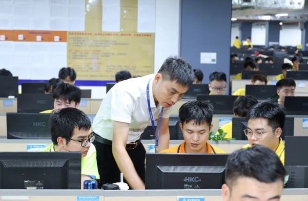 从跑滴滴到塑胶模具设计，宋同学为什么庆幸当初选择了青华？