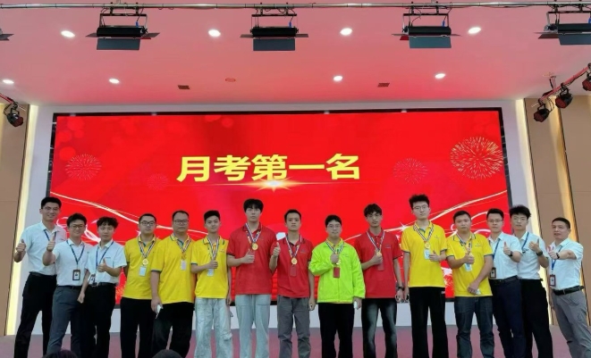 以荣誉嘉奖努力，见证编程学员成长蜕变