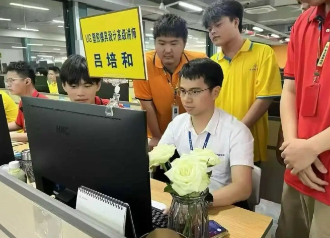 走进青华校园，沉浸式感受实打实的技术教学