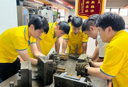 35 岁零基础重新学技术，到底晚不晚？