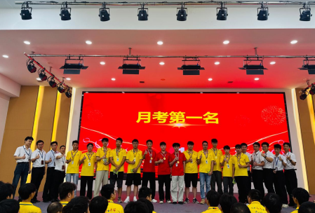 领奖啦！青华模具学校编程班“学霸天花板”出炉，努力真的有奖励！