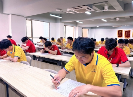 课程未结业先拿 offer：两个半月，他从夜班调机变身企业重点培养对象