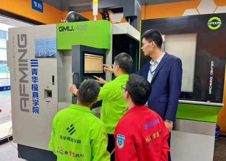 零基础学编程，毕业实习期月薪 6000：普通人转行，选对路真的不难