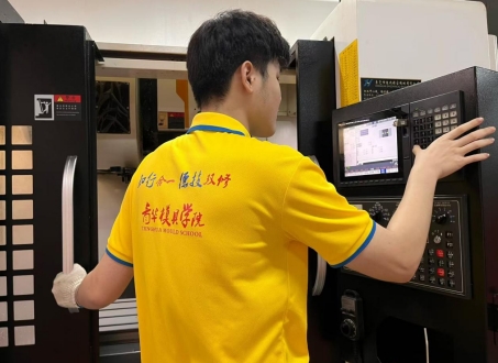 厂里五轴编程全他包了！企业委培回来的学员，到底有多能打？