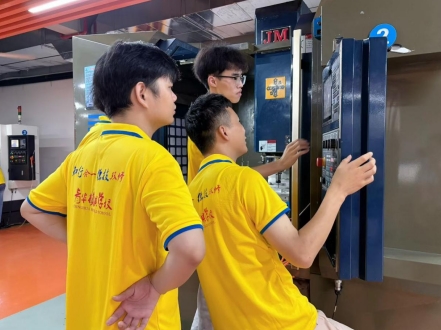 上岗纪实｜不甘止步操机！陈同学进修五轴编程顺利上岗
