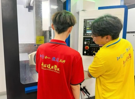 从操机到编程：一次主动选择带来的改变