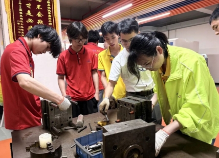 为什么很多人学塑胶模具设计后，职业发展越来越稳？
