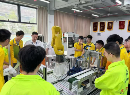 学技术不止练手艺，德技双修，才是长久立足制造业的根本