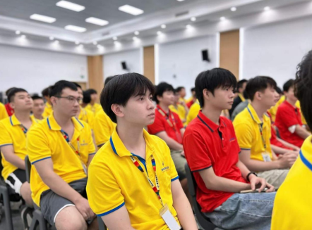 求职路上别让简历拖后腿｜青华模具就业指导课，为学子求职铺路