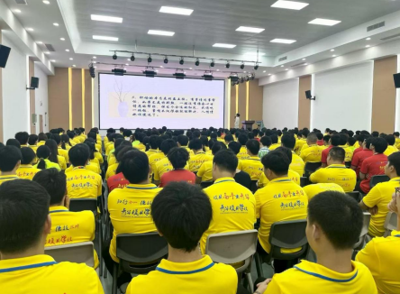 技术决定立足，素养决定远方｜青华职业素养课，帮职场人少走弯路