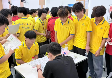 招聘会现场实拍｜学技术怕找不到工作？这就是青华的底气