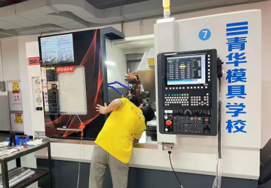 CNC 操机学员喜报｜22 岁黄同学顺利上岗，薪资 5000 包吃住
