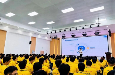 为什么模具高手出青华｜三大培育体系，技术与素养双向成长