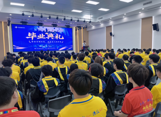 结业盛典｜青华模具学校又一届学员顺利结业！以手艺为铠甲，奔赴职场新征程